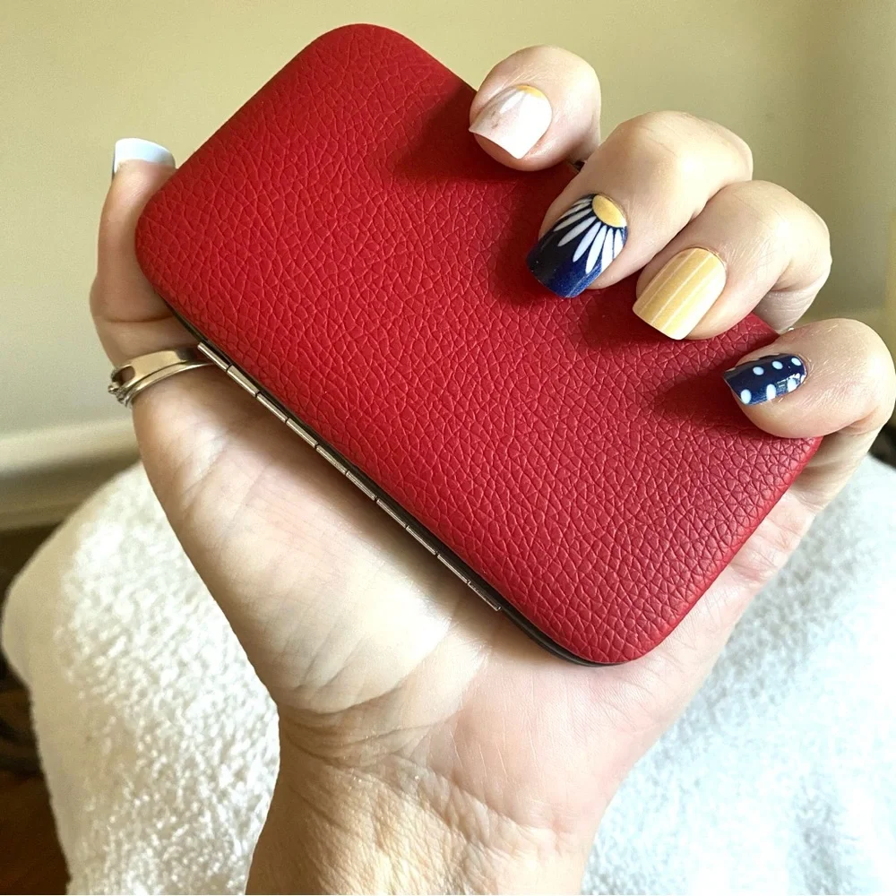 🎅🏻 SALE! Manicure Set 8pc silver in a red Case brand new great for men women